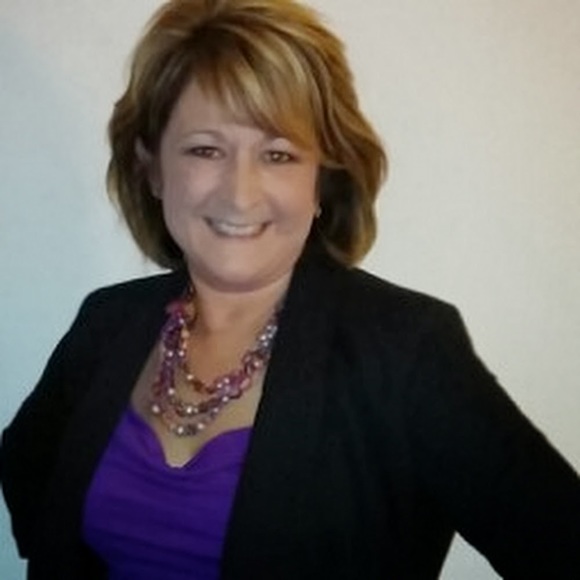 Meet your Posher, Stephanie - Picture 1 of 1